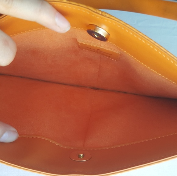 🌸SOLD🌸Louis Vuitton Epi Demi Lune Pochette - Picture 4 of 8